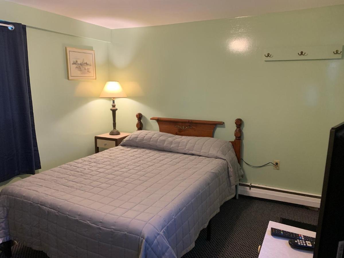 Tour Inn Motel Howard City Eksteriør billede