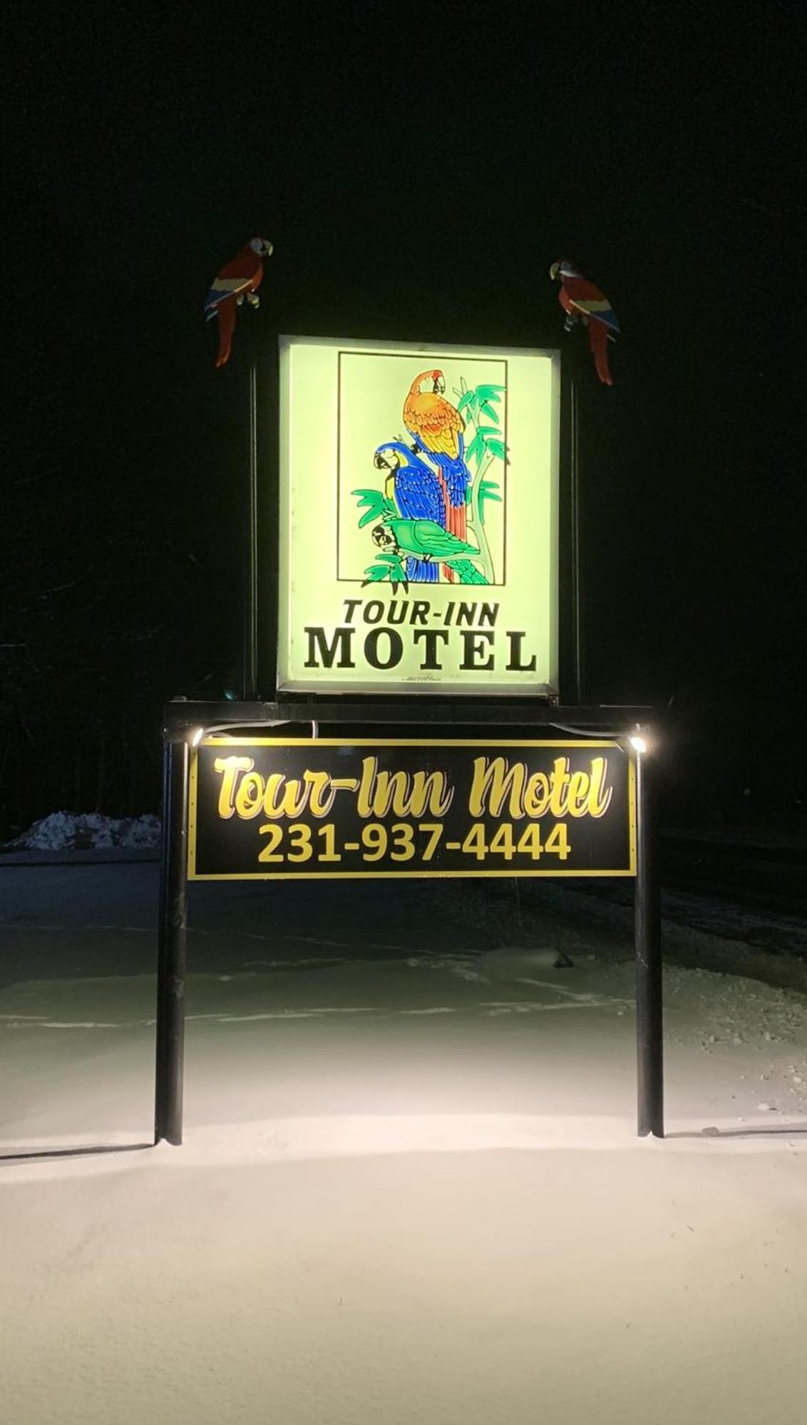 Tour Inn Motel Howard City Eksteriør billede