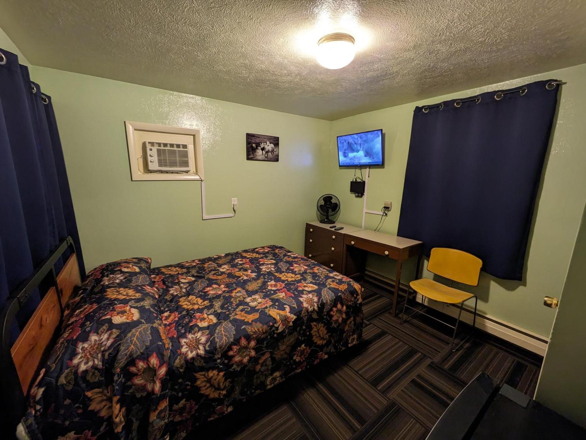 Tour Inn Motel Howard City Eksteriør billede