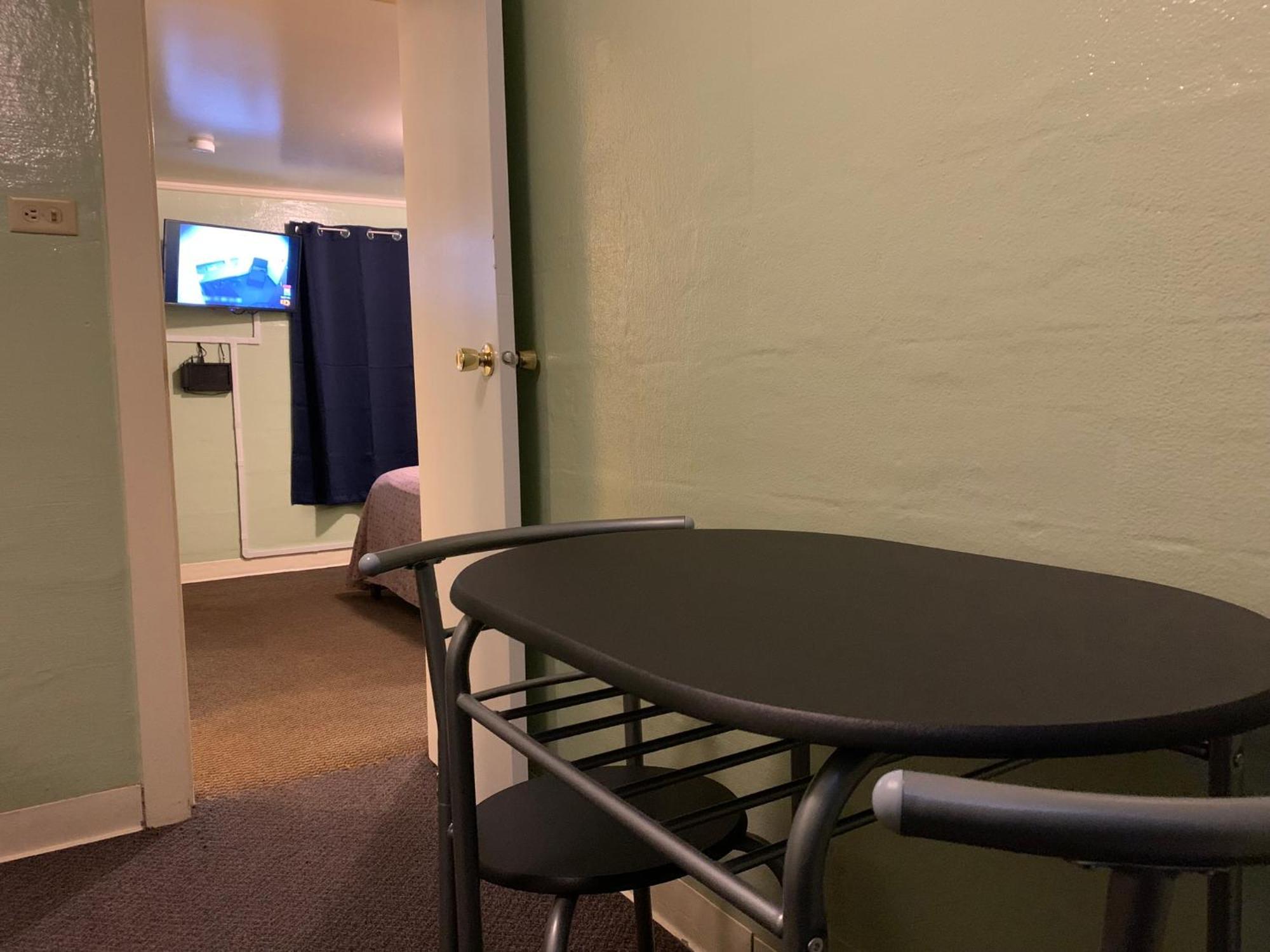 Tour Inn Motel Howard City Eksteriør billede